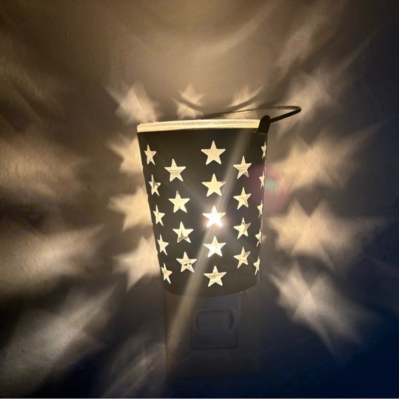 Scentsy Other - Vintage Scentsy Beautiful Black Starry Night Plug-in Wax Warmer! Like new!